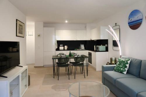 Nice Time - Chic Apartment with sunny terrace, Nice Port