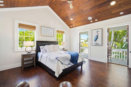Luxury Residence in Old Town Key West w Pool - image 3