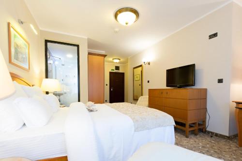 Hotel Sterling Garni - image 12