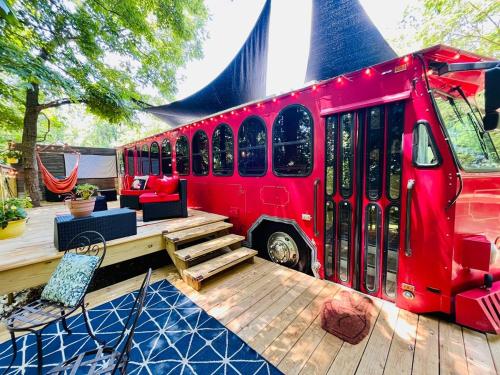 Spend an evening in TrolleyParton #love #vintage #IndoorOutdoorMovieNight in McMinnville (TN)