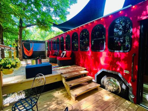 Spend an evening in TrolleyParton #love #vintage #IndoorOutdoorMovieNight in McMinnville (TN)