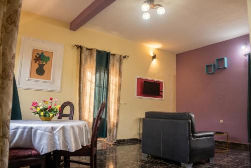 Appartements Haut Standing DM & NG à Bafoussam pour séjour professionnel - parking & gardien (Appartements Haut Standing DM & NG a Bafoussam pour sejour professionnel - parking & gardien) in บาฟูซซัม