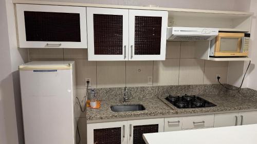 Kitchen, Condominio Nautico Flat Service in Parque Termas de Caldas