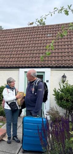 Charming Old Cottage for Share, Cosy Double Room with 2 Single Bed in Danderhall