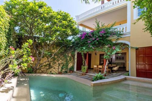 3br traditional home, private pool and rooftop prim