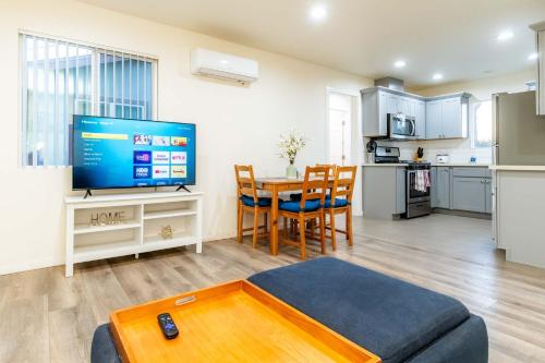 Cozy Glendora Home Walk to Route66 Near Disneyland – khách sạn tại Glendora