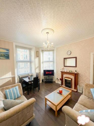 Edinburgh Hymarket 2bed modern apartment, Edynburg