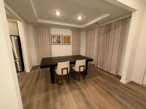 4BR Luxury House 12 mins from Downtown Raleigh in 나이트데일