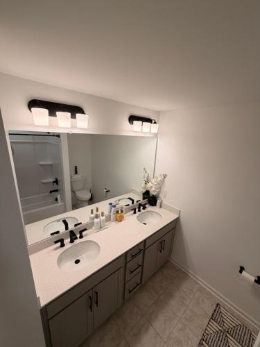 4BR Luxury House 12 mins from Downtown Raleigh in 나이트데일
