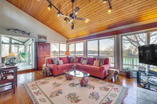 Waterfront, Private Beach, & Dock in Irvington in Irvington (VA)