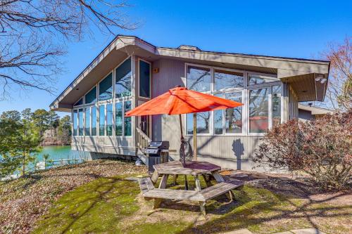 Waterfront, Private Beach, & Dock in Irvington in Irvington (VA)