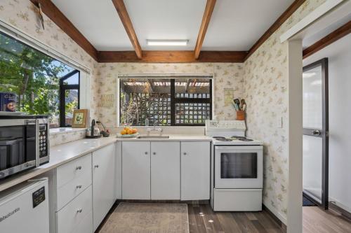 Ward Cottage - Wanaka Holiday Home - image 3