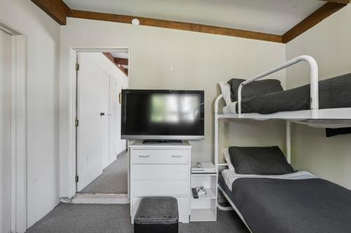 Ward Cottage - Wanaka Holiday Home - image 4