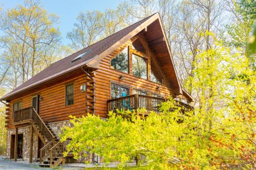. Family Lake Retreat Sauna, Deck & Games