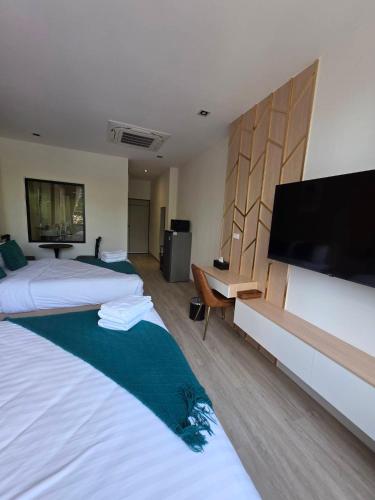 room detail thumbnail 1