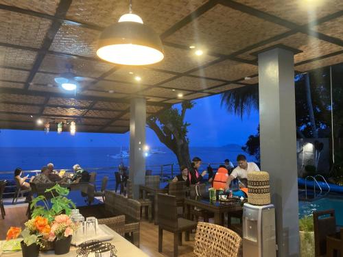 Restaurant, Baki Divers in Dumaguete