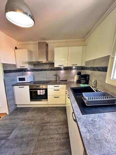 Duplex with Jacuzzi and parking Close to Disney in Lognes