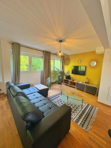 Duplex with Jacuzzi and parking Close to Disney in Lognes
