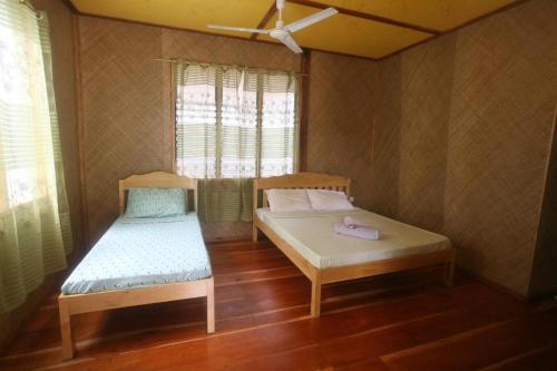 JJS BACKPACKERS VILLAGE Room Type - Triple Room with Balcony