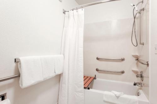 City Express by Marriott Houston Intercontinental Airport - image 2