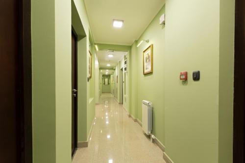 Hotel Sterling Garni - image 5