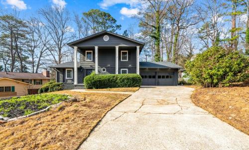Vue extérieure, Newly Renovated 4BR Home with Game Room Near Truist Park & The Battery in Smyrna (GA)