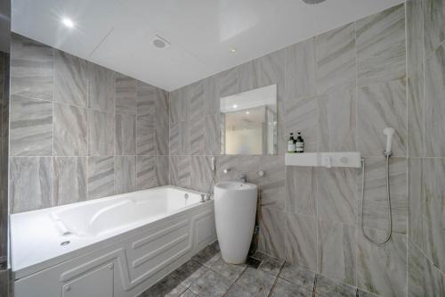 room detail thumbnail 2