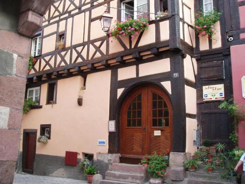 Apartment in Riquewihr near Vineyards