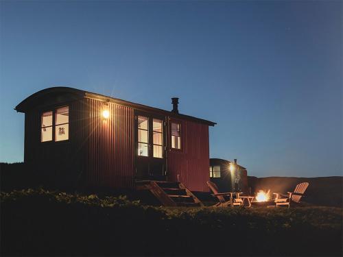Зовнішній вигляд готелю, Lapwing Shepherds Hut - Uk7631 in Боллінглуй