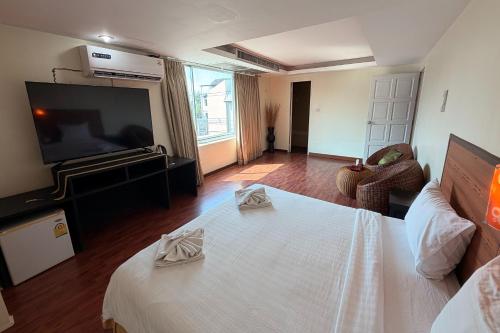 room detail thumbnail 1