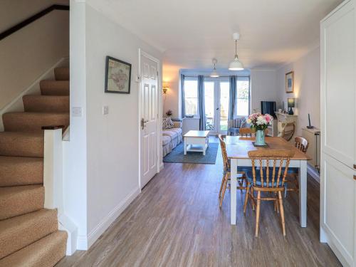 Exterior view, 28 Anchorage Way in Whippingham and Osborne