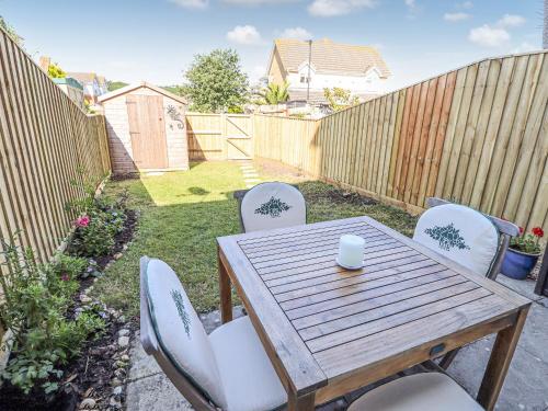 Exterior view, 28 Anchorage Way in Whippingham and Osborne