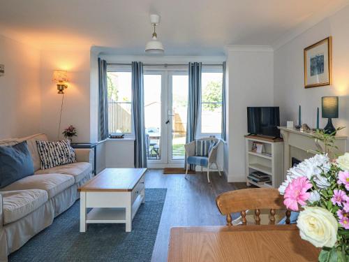 28 Anchorage Way in Whippingham and Osborne