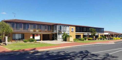 Kingston Ocean View Motel