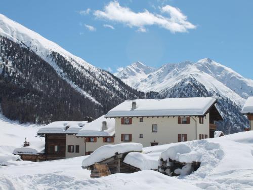  Enchanting Holiday Home in Livigno near Ski Area, Pension in Livigno