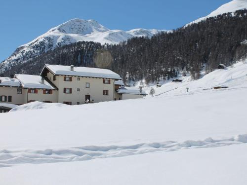  Exquisite Holiday Home near Ski Area, Pension in Livigno