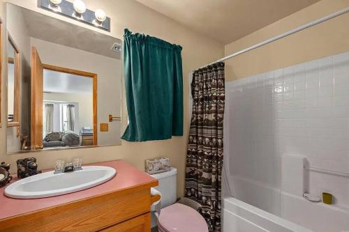 Riverkern Retreat Studio - Glennville, CA