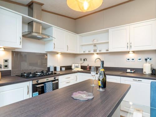 кухня, Lyndale 18 in Largo Ward