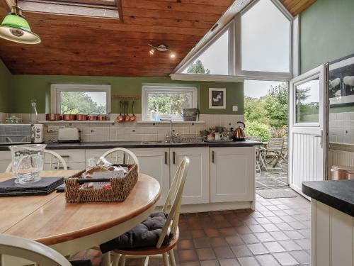 virtuve, Jasmine Cottage - Uk35245 in Tegryn