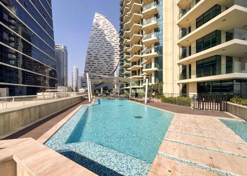 Designer 1BR Apt and Fully Eqquiped - image 10
