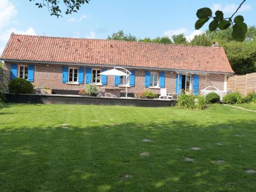 Lovely Holiday Home in Mouriez with Jacuzzi gîte à louer Bois d'Auxi