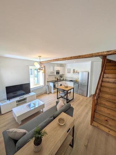 La Tour - Appartement rénové, calme et confortable – khách sạn tại Vertrieu