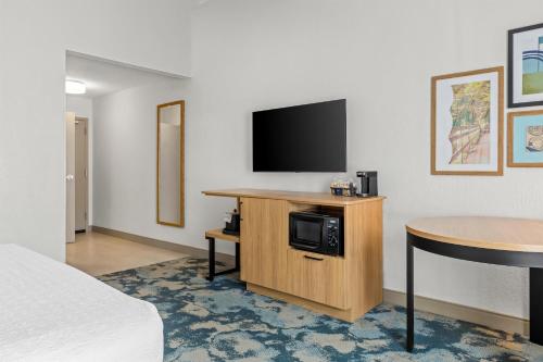 Hampton Inn Carrollton - image 21