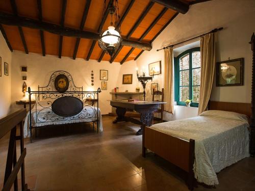 Gorgeous Holiday Home in Montecatini Val di Cecina with Pool - image 12