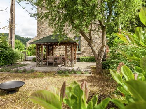 Authentic village house with romantic garden and wooden gazebo gîte à louer Comblain-au-Pont