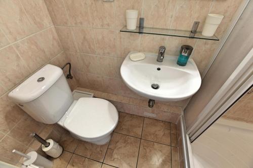 Angel City Aparthotel - image 7