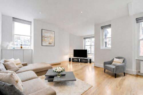 Luxury Marylebone 2-Bedroom Apartment - Located on Chiltern Street - Next to Baker Street Station, Londra