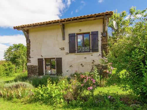 Stylish Cottage in Savignac-Ledrier with Terrace gîte à louer Chez Bon Jean