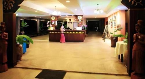 酒神之家酒店 (Bacchus Home Resort) in 攀武里