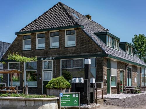  Quaint Holiday Home in Friesland by the Lake, Pension in Scherpenzeel bei Oudeschoot